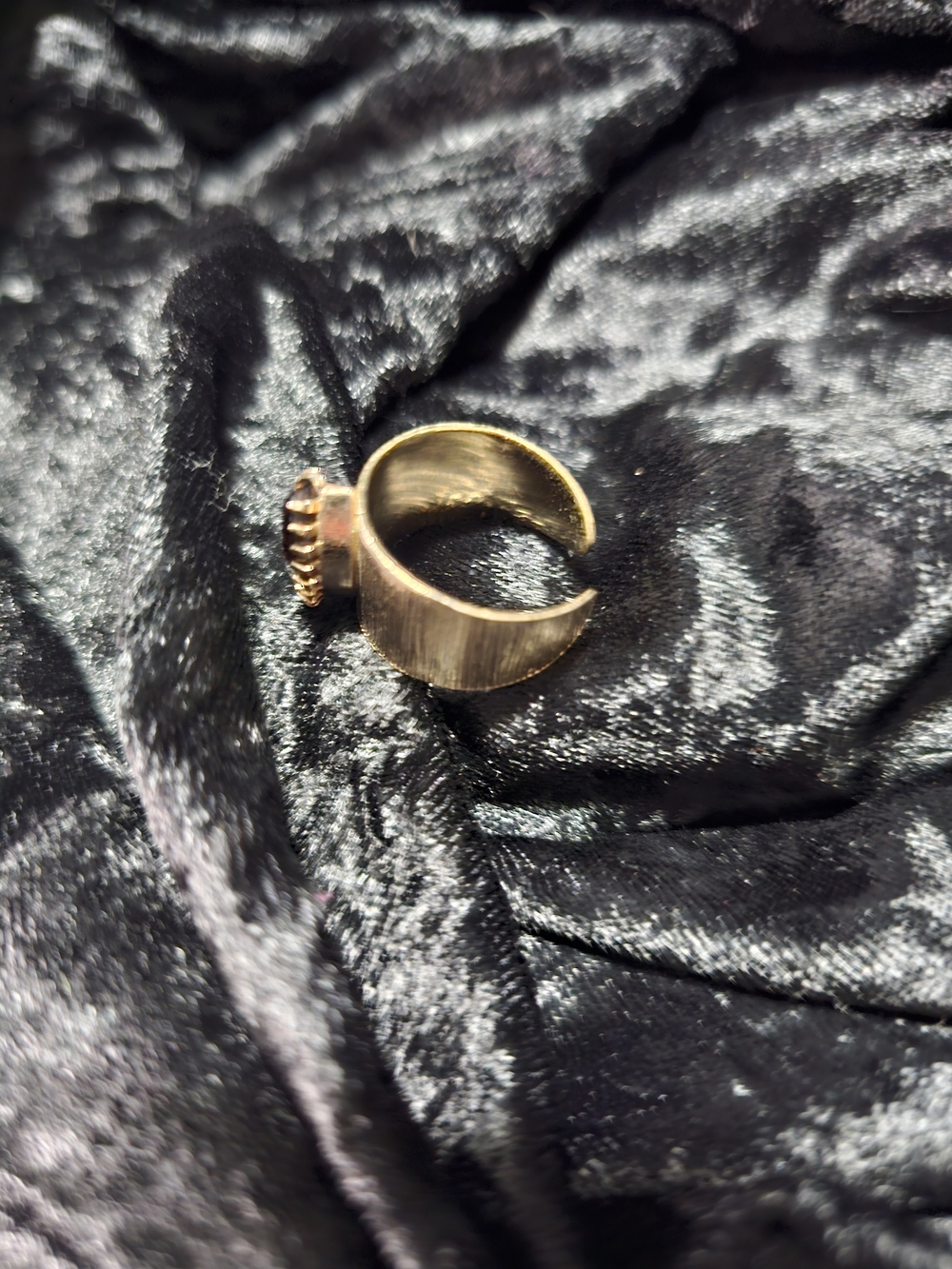 Sarah Coventry Gold-Tone Ring with Amber Marquise Stone - Picture 3 of 4